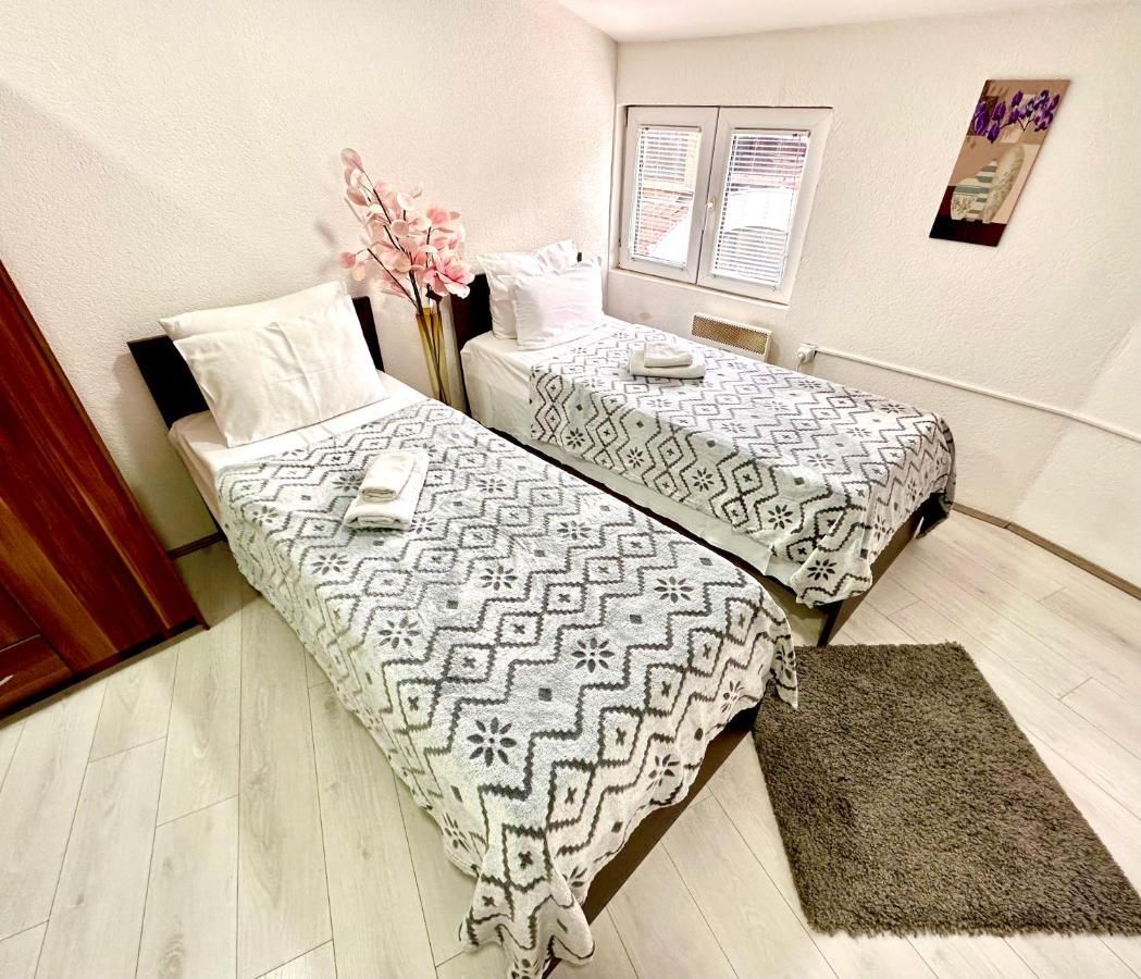 קרגיובאק Apartmani Aleksandra U Centru Grada מראה חיצוני תמונה